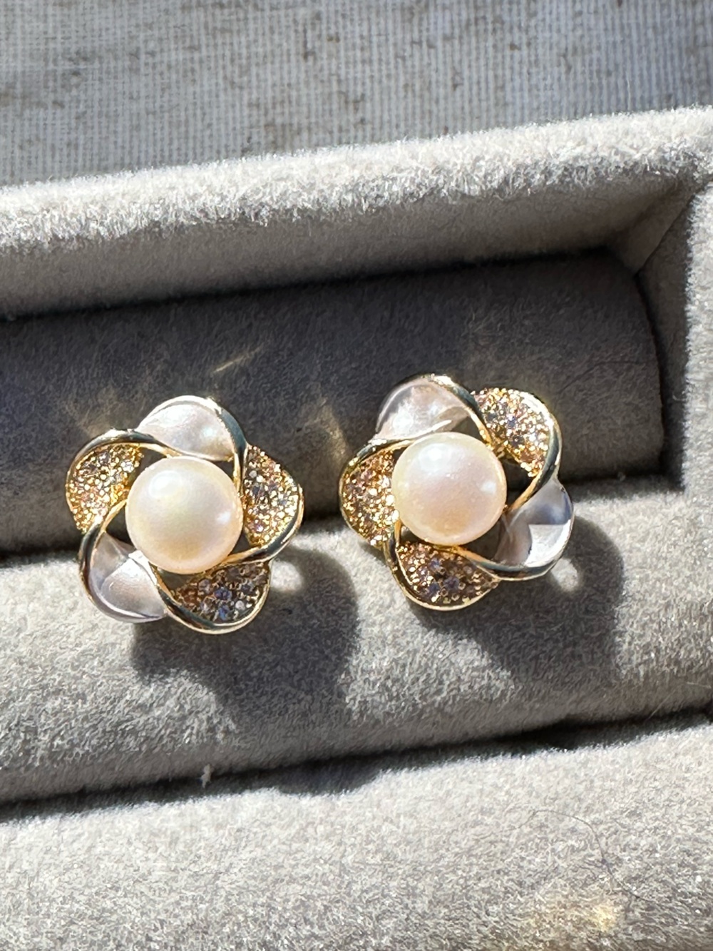 Classic Freshwater Pearl & Crystal Gold plated Flower Stud Earrings